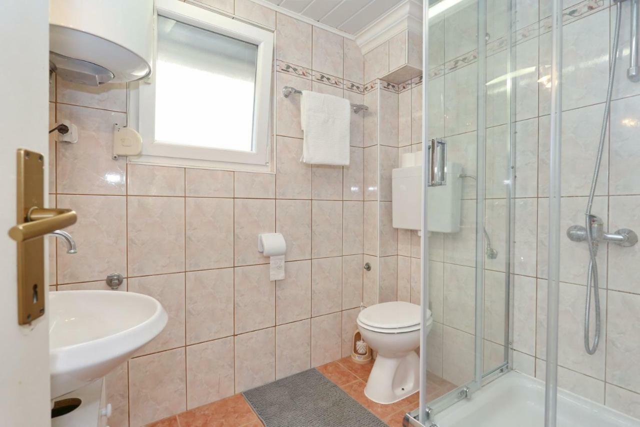 Villa Neyla Vir Εξωτερικό φωτογραφία