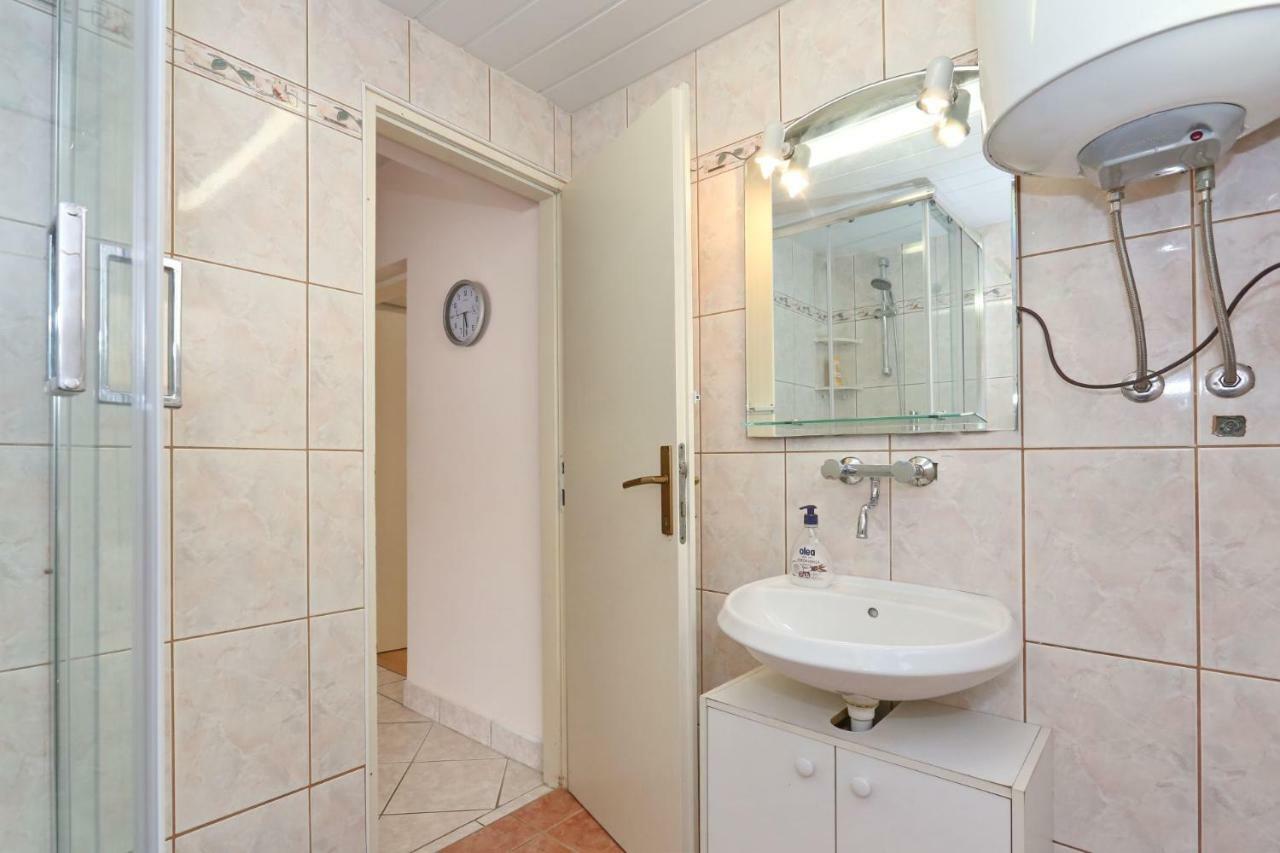 Villa Neyla Vir Εξωτερικό φωτογραφία