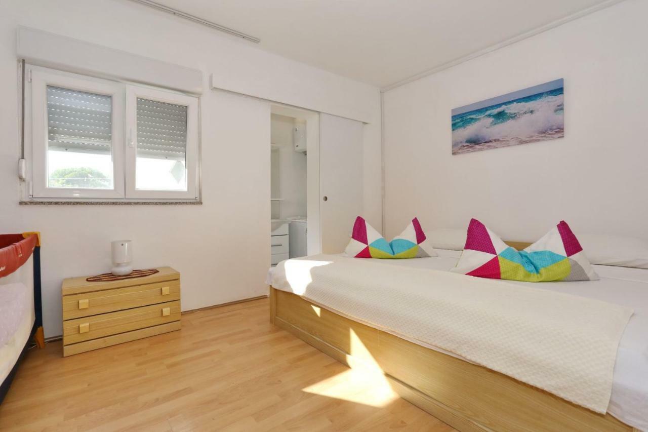 Villa Neyla Vir Εξωτερικό φωτογραφία