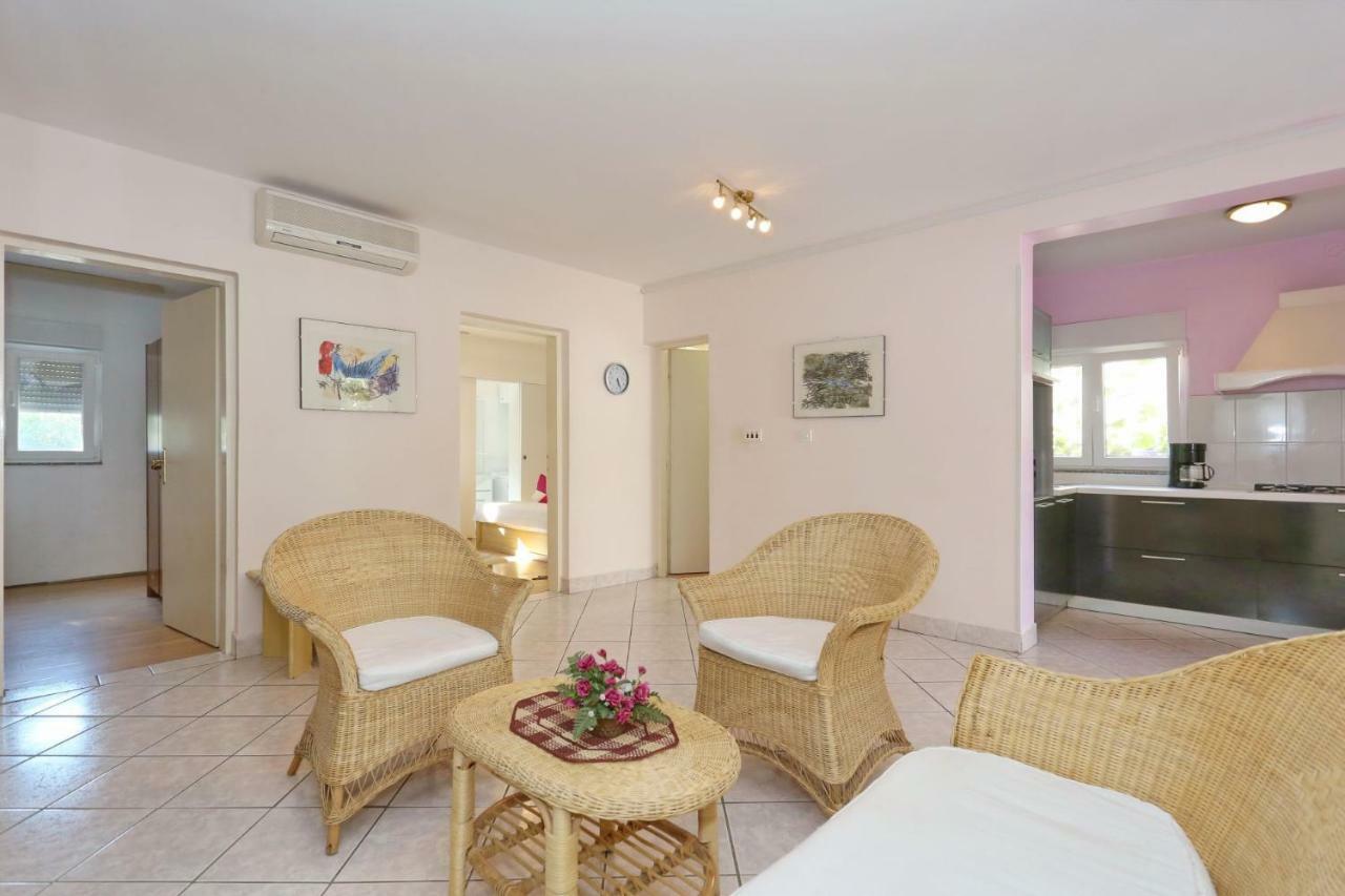 Villa Neyla Vir Εξωτερικό φωτογραφία