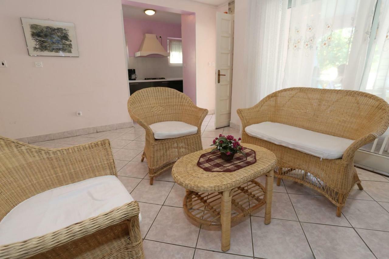 Villa Neyla Vir Εξωτερικό φωτογραφία