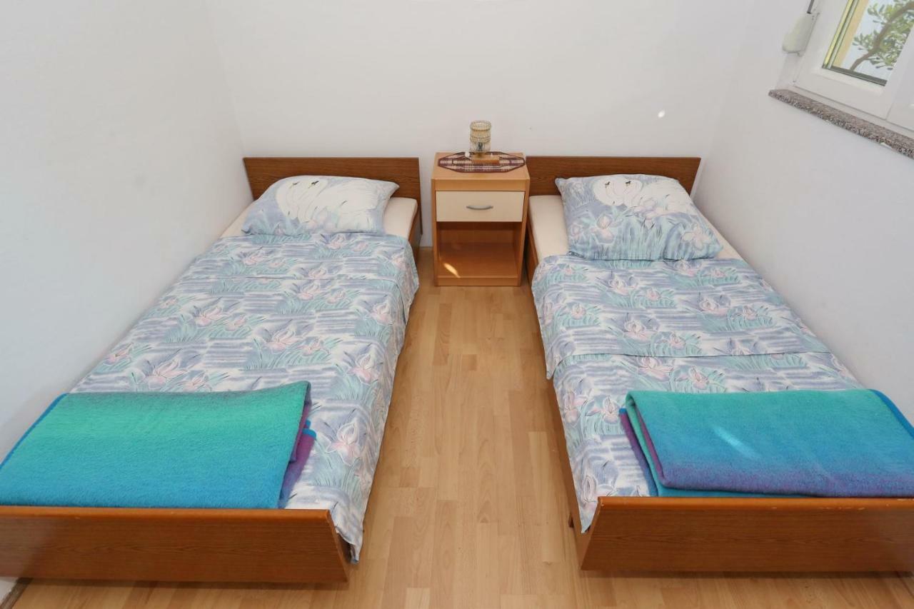 Villa Neyla Vir Εξωτερικό φωτογραφία