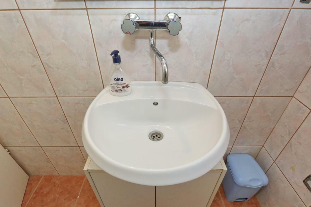 Villa Neyla Vir Εξωτερικό φωτογραφία