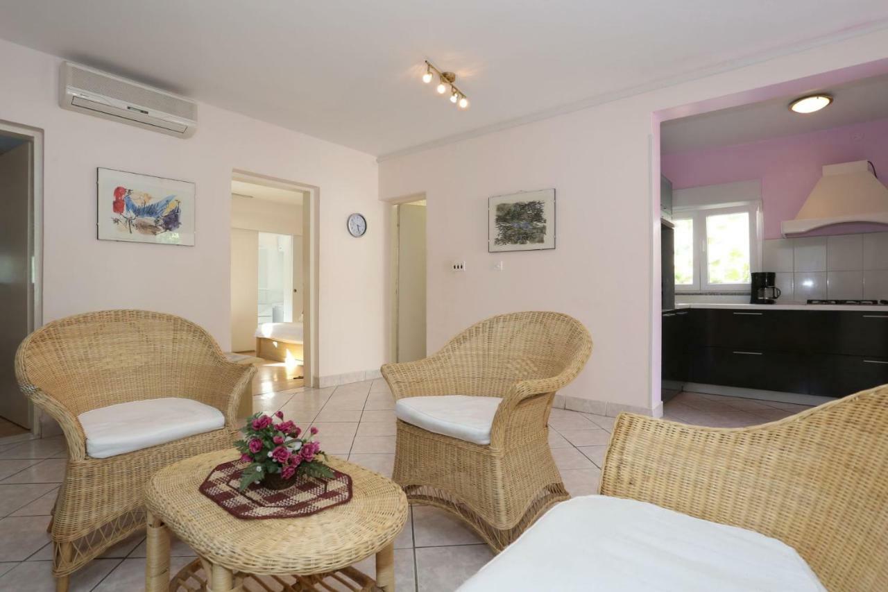 Villa Neyla Vir Εξωτερικό φωτογραφία