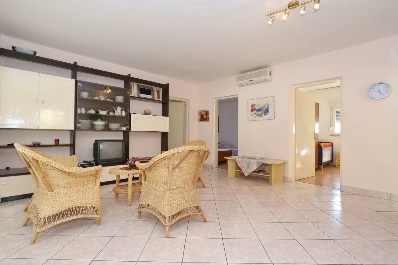Villa Neyla Vir Εξωτερικό φωτογραφία