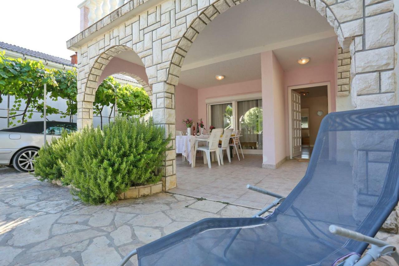 Villa Neyla Vir Εξωτερικό φωτογραφία