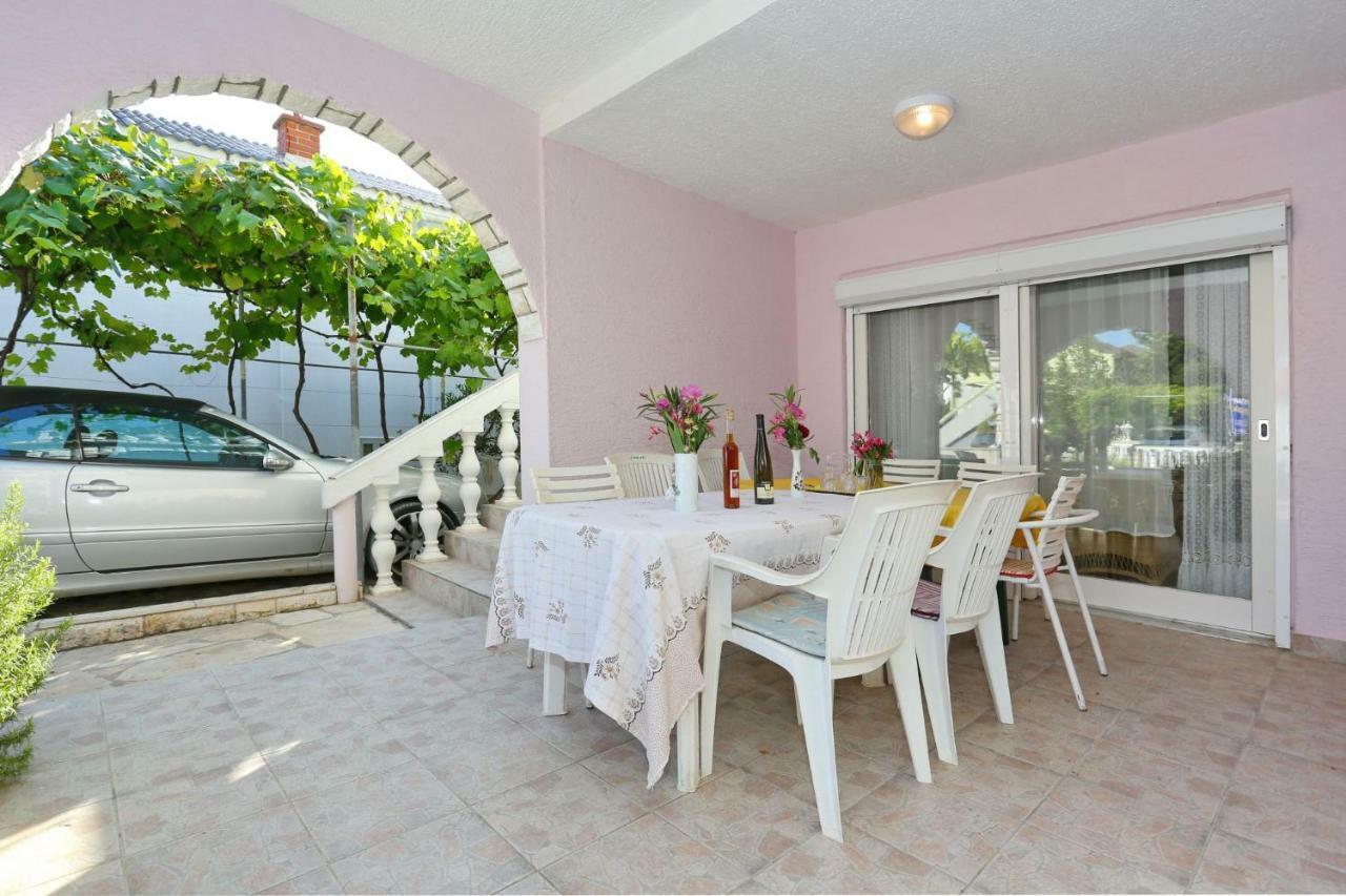 Villa Neyla Vir Εξωτερικό φωτογραφία