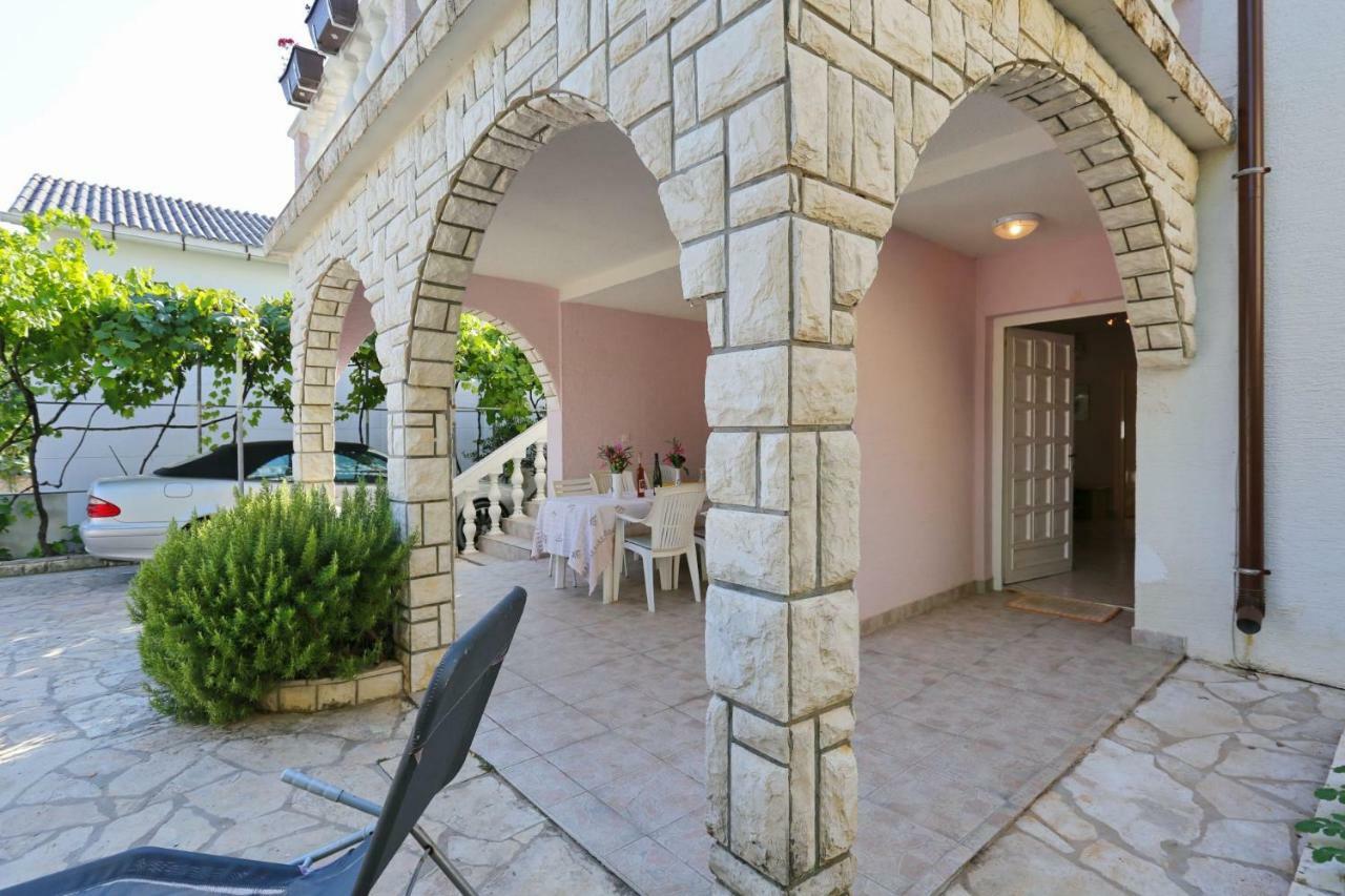 Villa Neyla Vir Εξωτερικό φωτογραφία