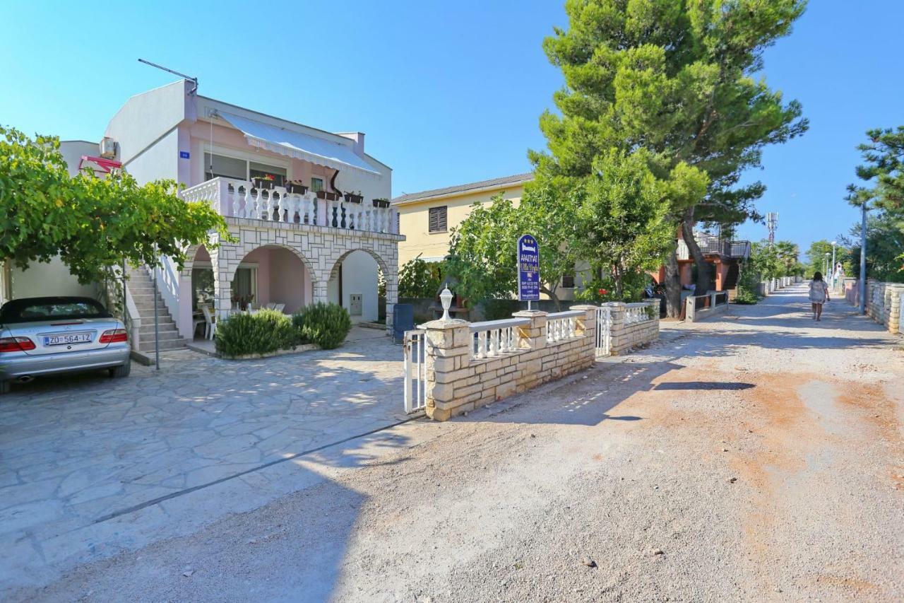 Villa Neyla Vir Εξωτερικό φωτογραφία