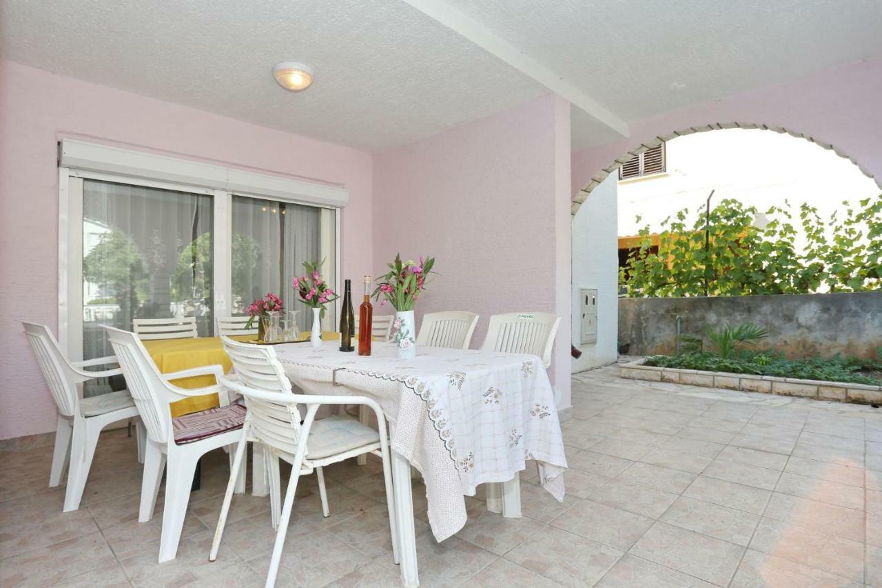 Villa Neyla Vir Εξωτερικό φωτογραφία