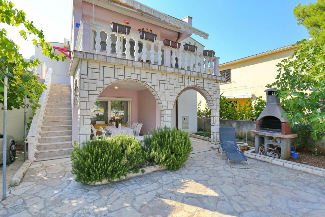 Villa Neyla Vir Εξωτερικό φωτογραφία