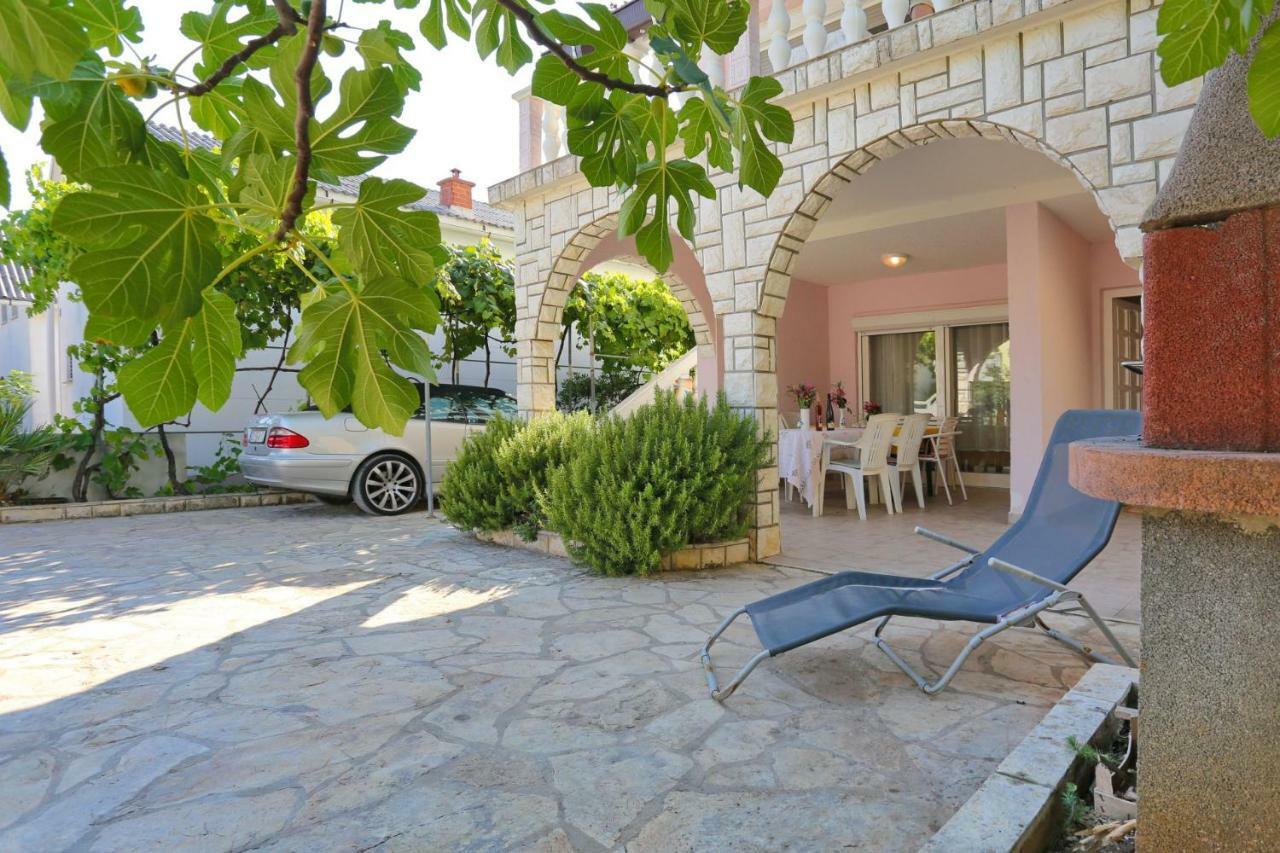 Villa Neyla Vir Εξωτερικό φωτογραφία