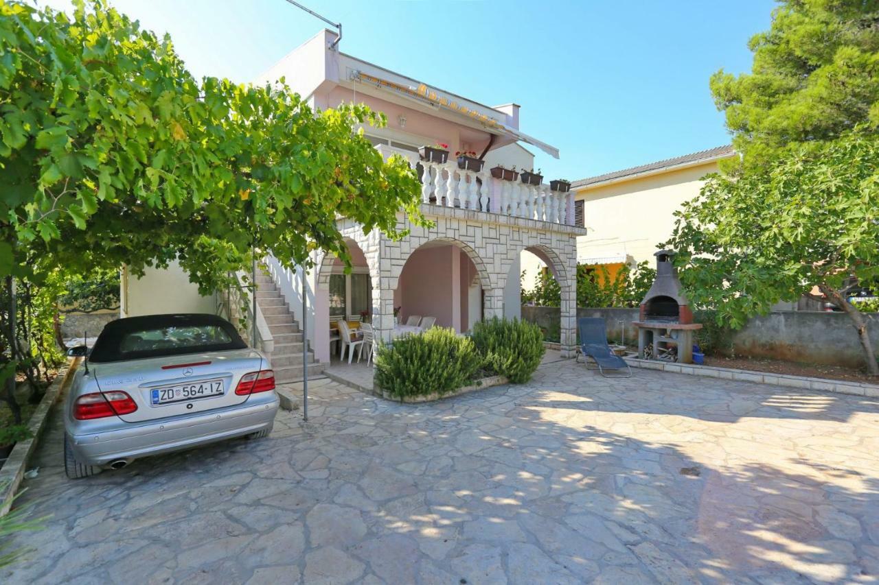 Villa Neyla Vir Εξωτερικό φωτογραφία